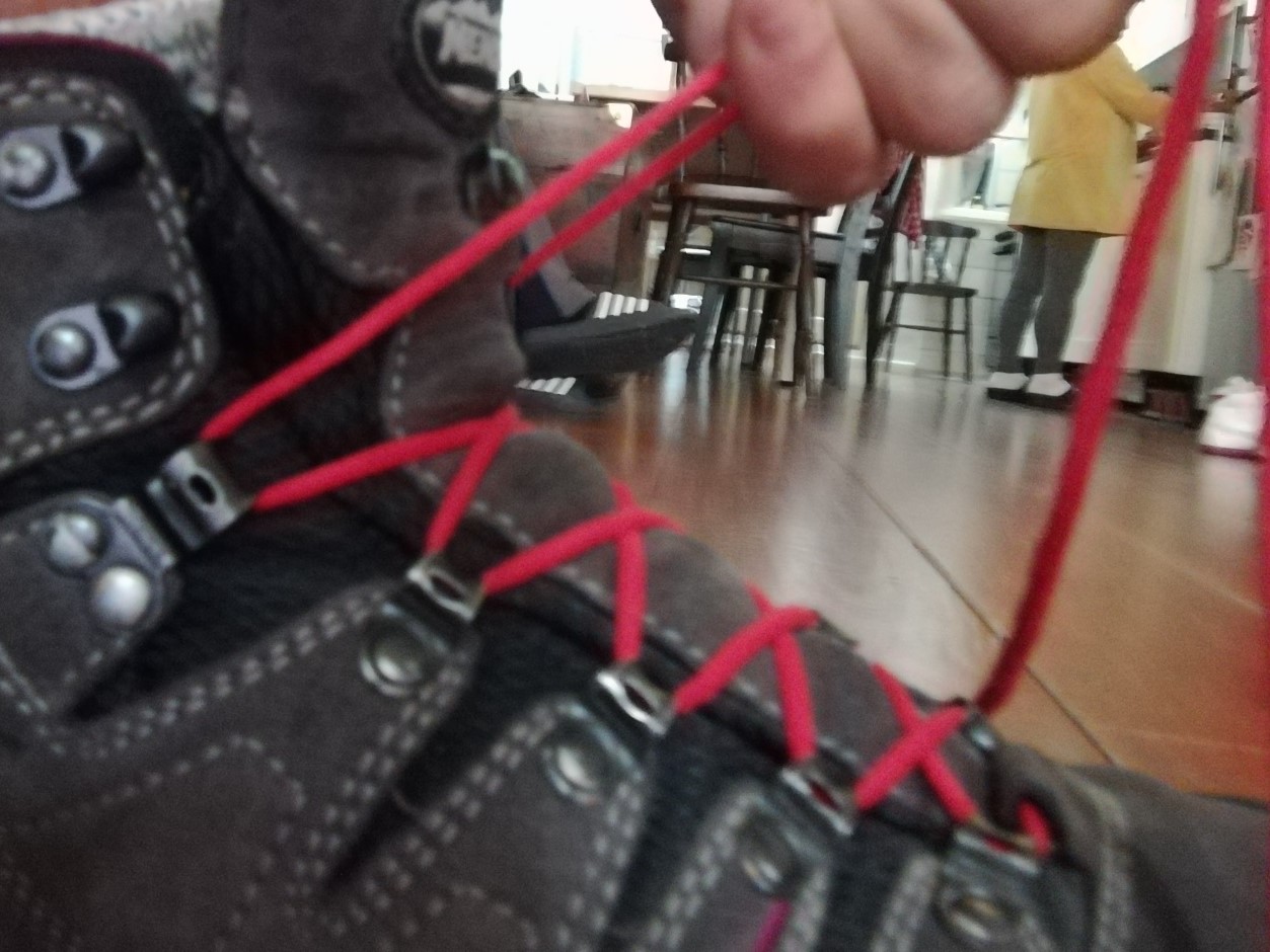 Step 2: Tie the laces quite tight on the hooks near the ankles